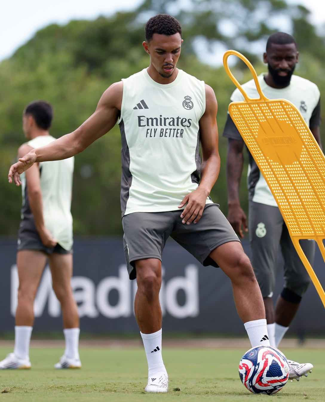 The white team spreads joy at every step of its tour