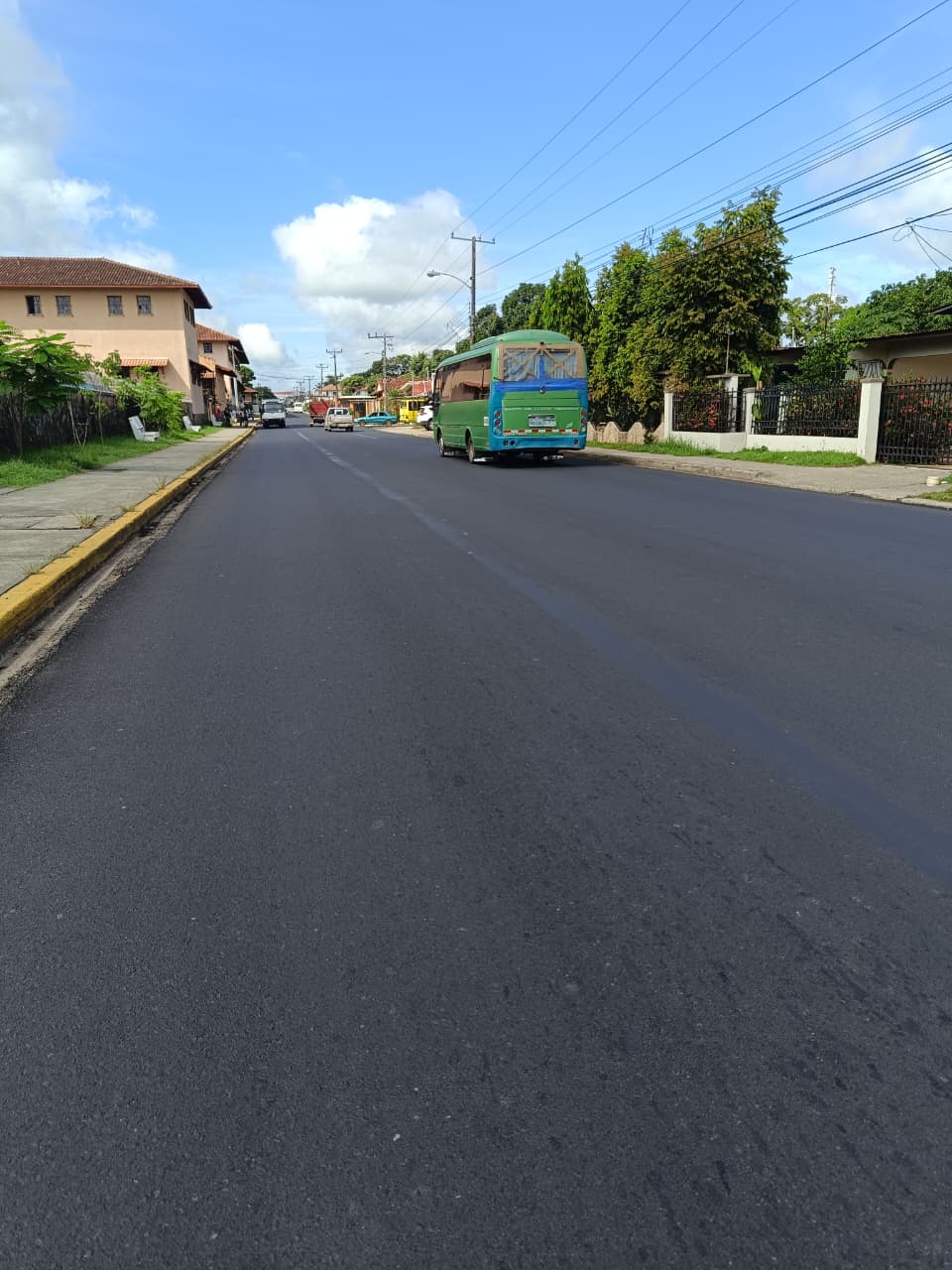 Obras publicas entrega vias renovadas en Escuela Normal de Santiago