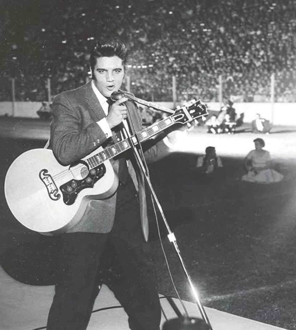 Cotton Bowl escenario de musica y deportes en Texas