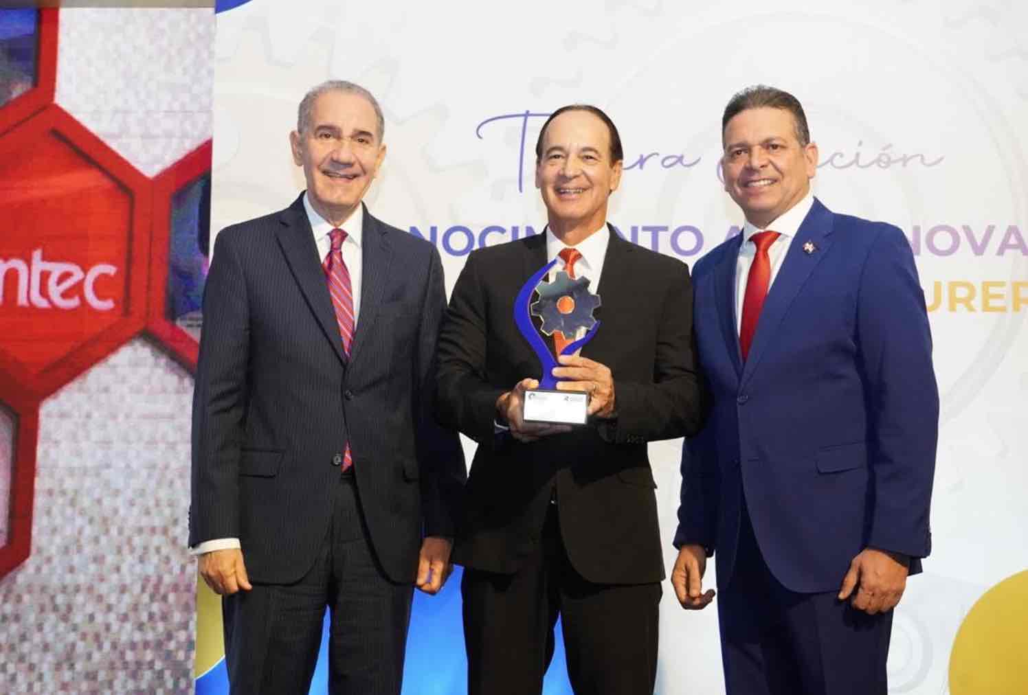 Premio de innovacion academica reconoce excelencia de INTEC