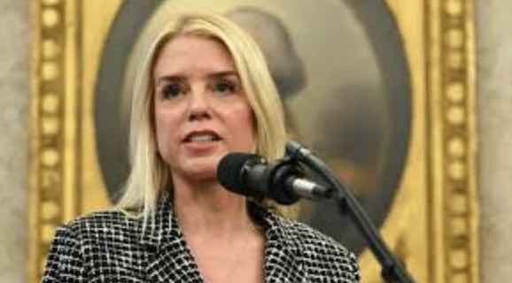 Fiscal Bondi acusa a Maduro de operar puentes aereos narcos