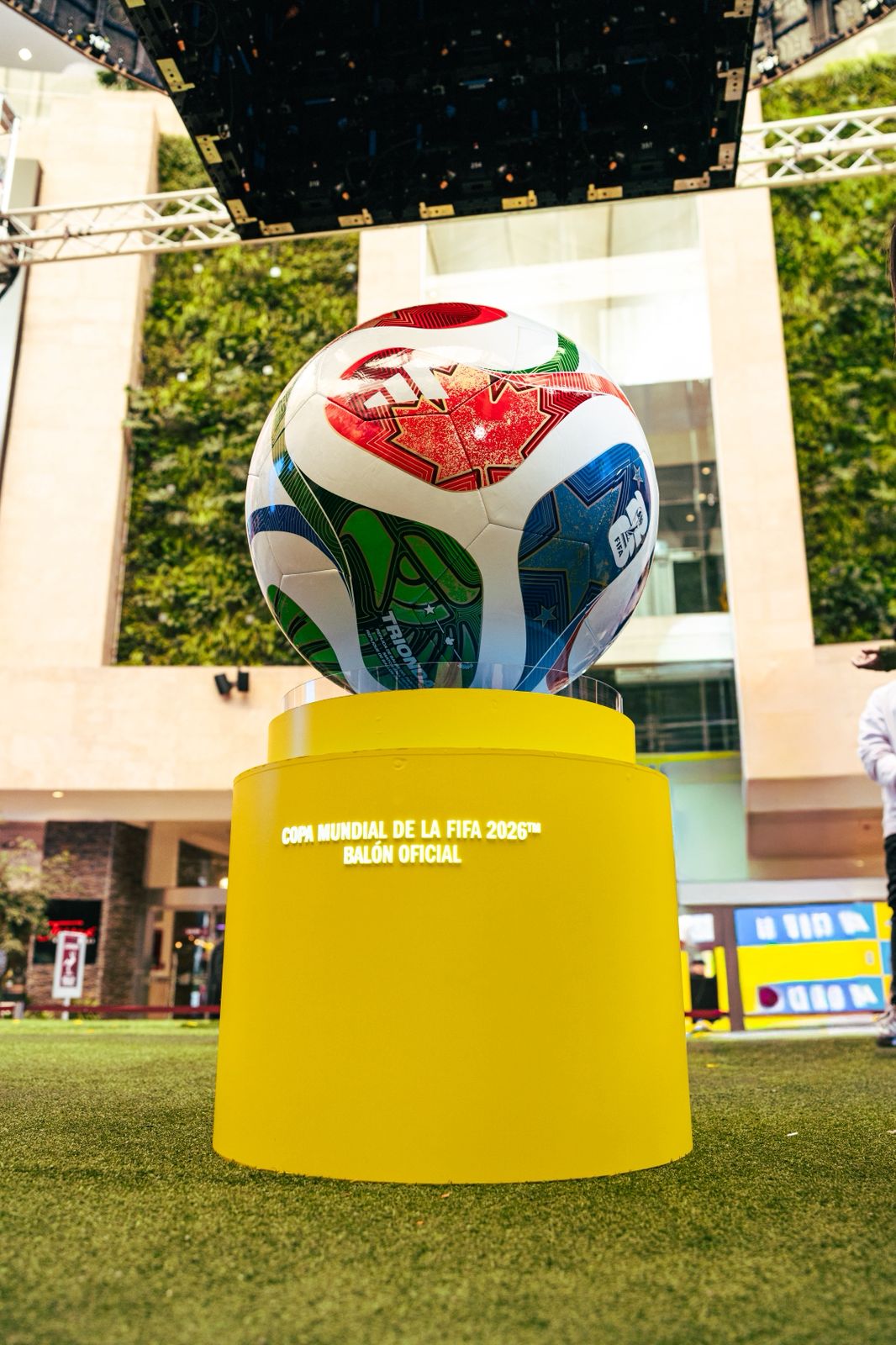 El balon Trionda representa a Canada Mexico y EEUU