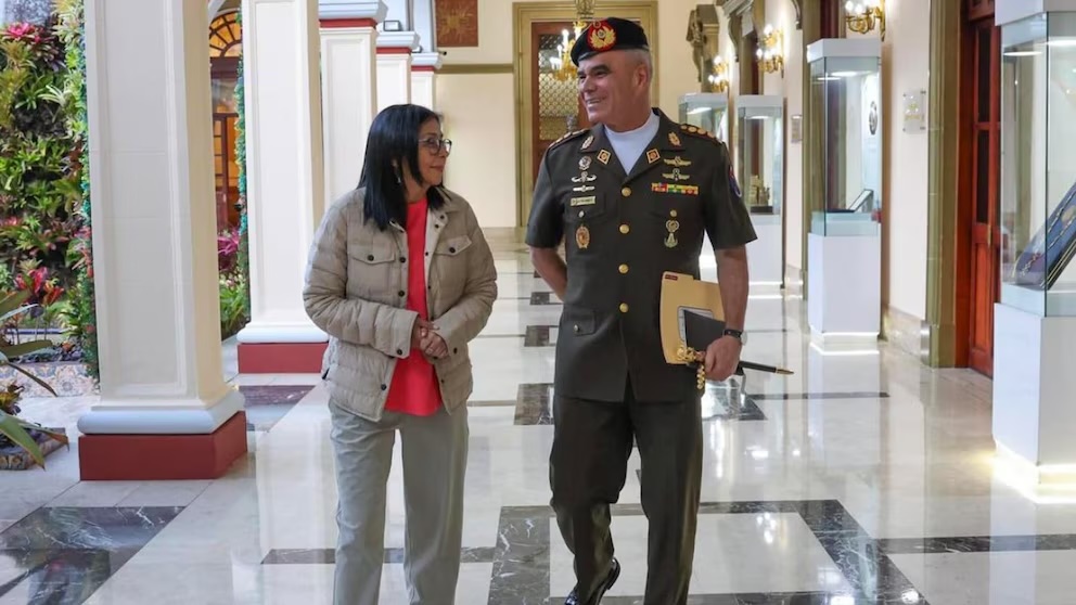 Sacudida militar evidencia control de Delcy Rodriguez