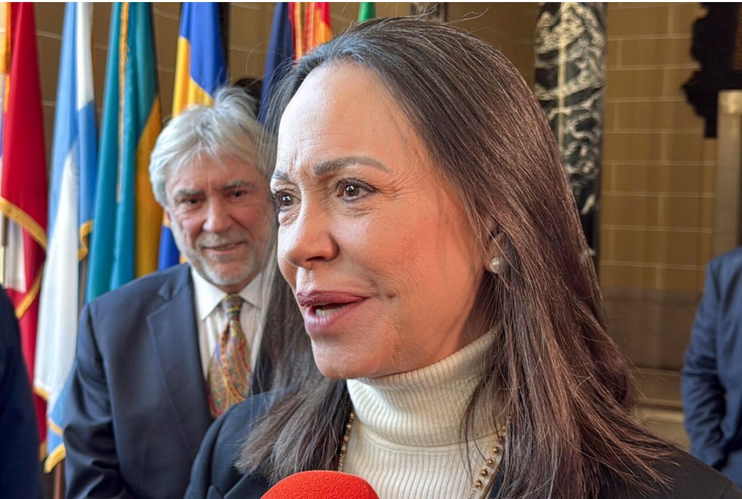 Periodista excarcelado exige libertad total de presos politicos