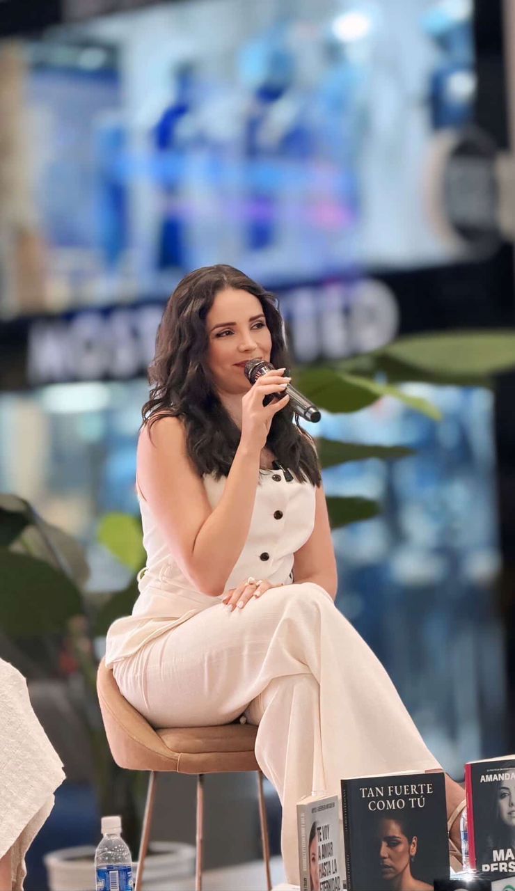 Charyl Chacon conecta con historias de vida en Maracay